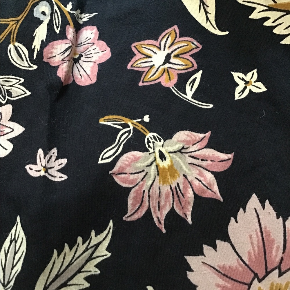 Women’s size extra-large old Navy leggings - Picture 2 of 5